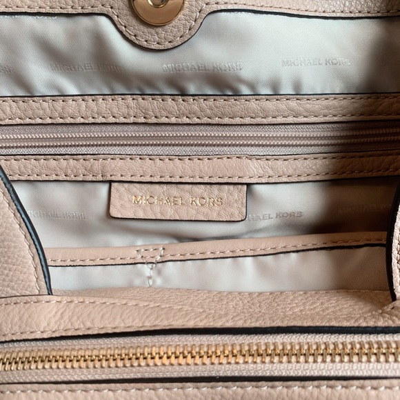 Michael Kors Shoukder Bag - Picture 5 of 6